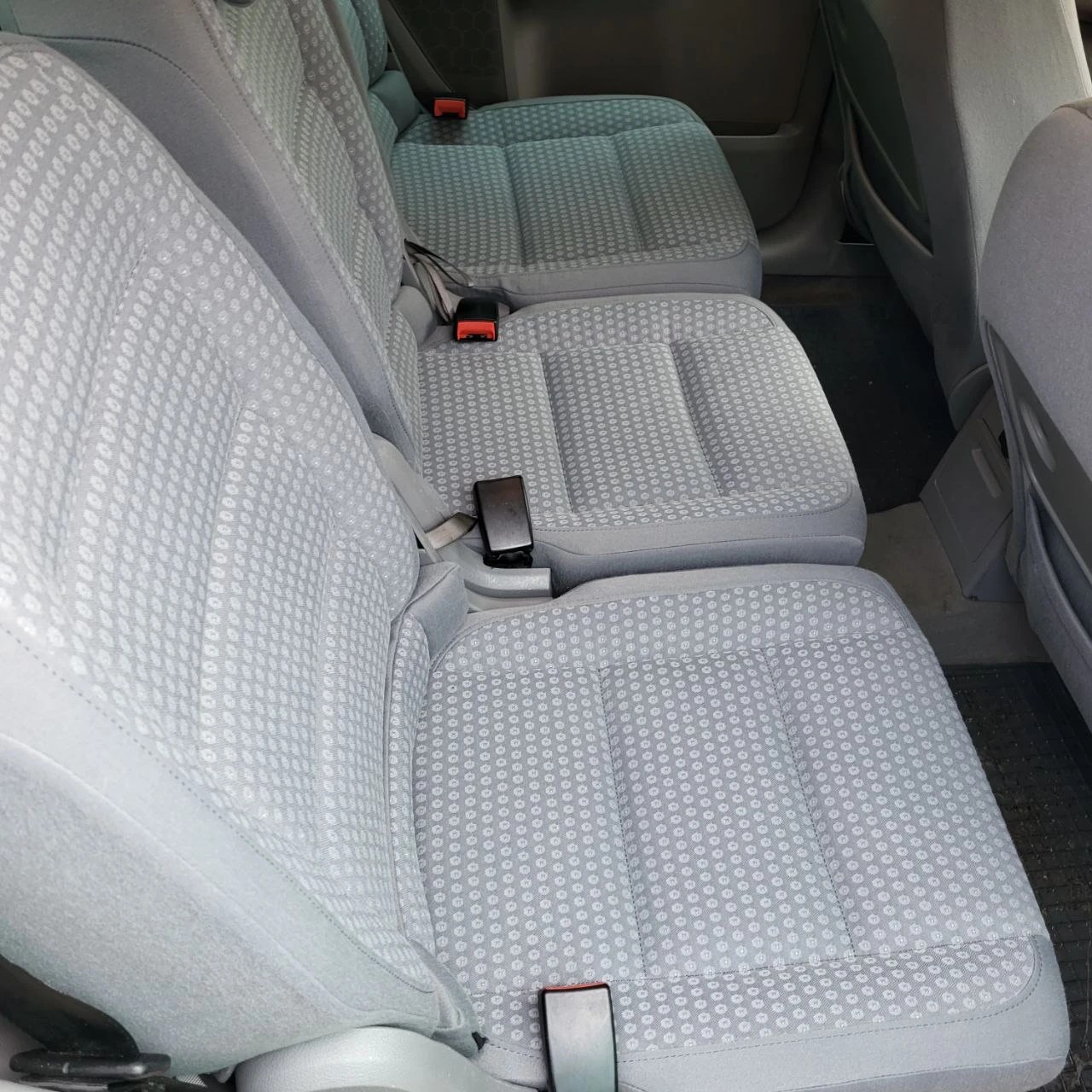 Kanapa samochodowa po praniu tapicerki